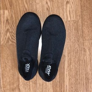 Skechers Goga Max slip-on sneakers